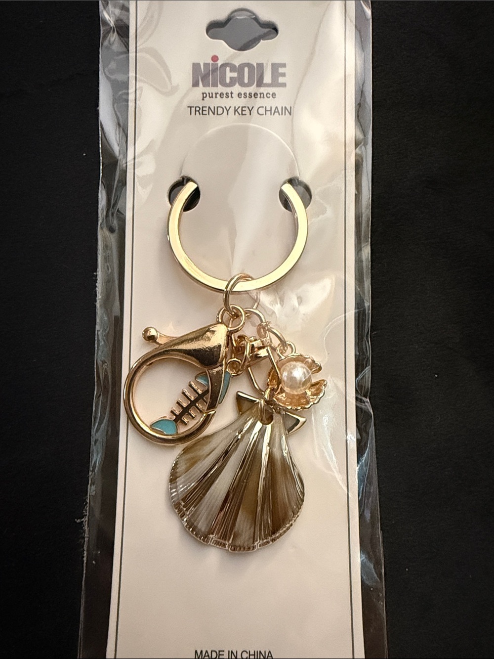 Gold-tone Shell with Pearl Keychain or Bag Charm